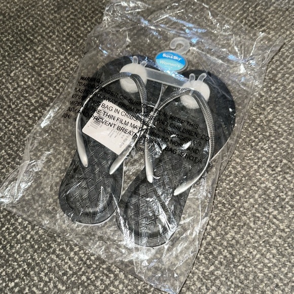 Shoes - Women’s flip flops